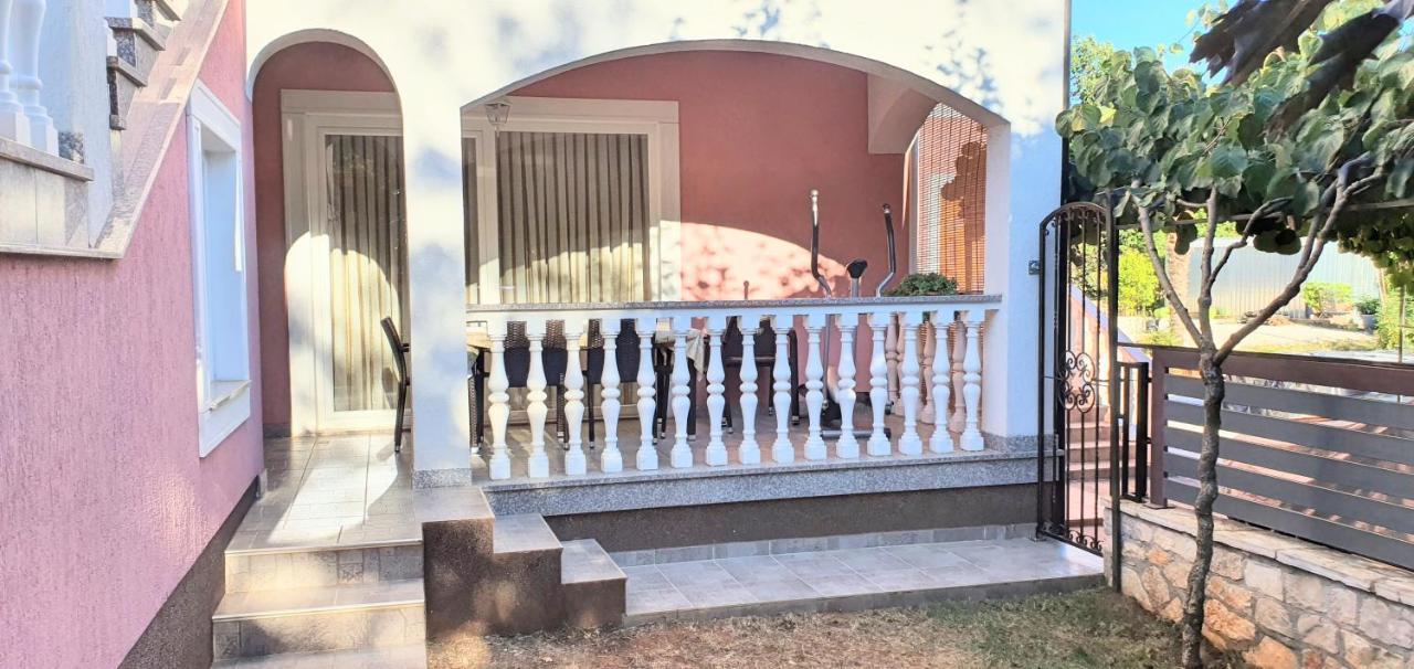 Apartmani Radmila Nova Vas  エクステリア 写真